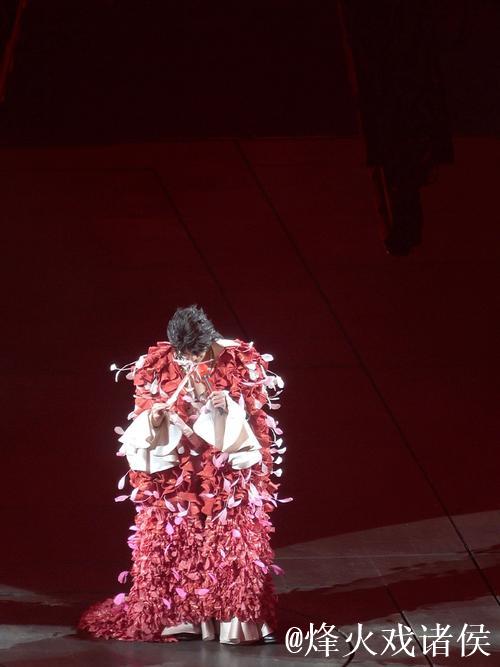 德雷森：在南看台燃放烟火的行为不可接受，部分